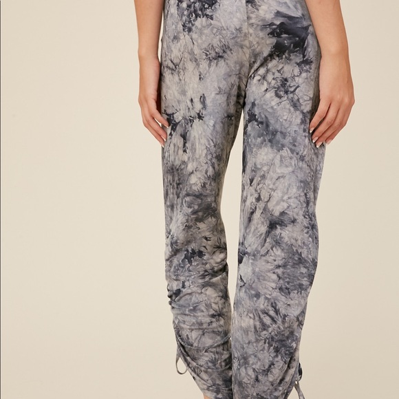 NWT Tie Dye Bralette and Sweatpants - Picture 7 of 7